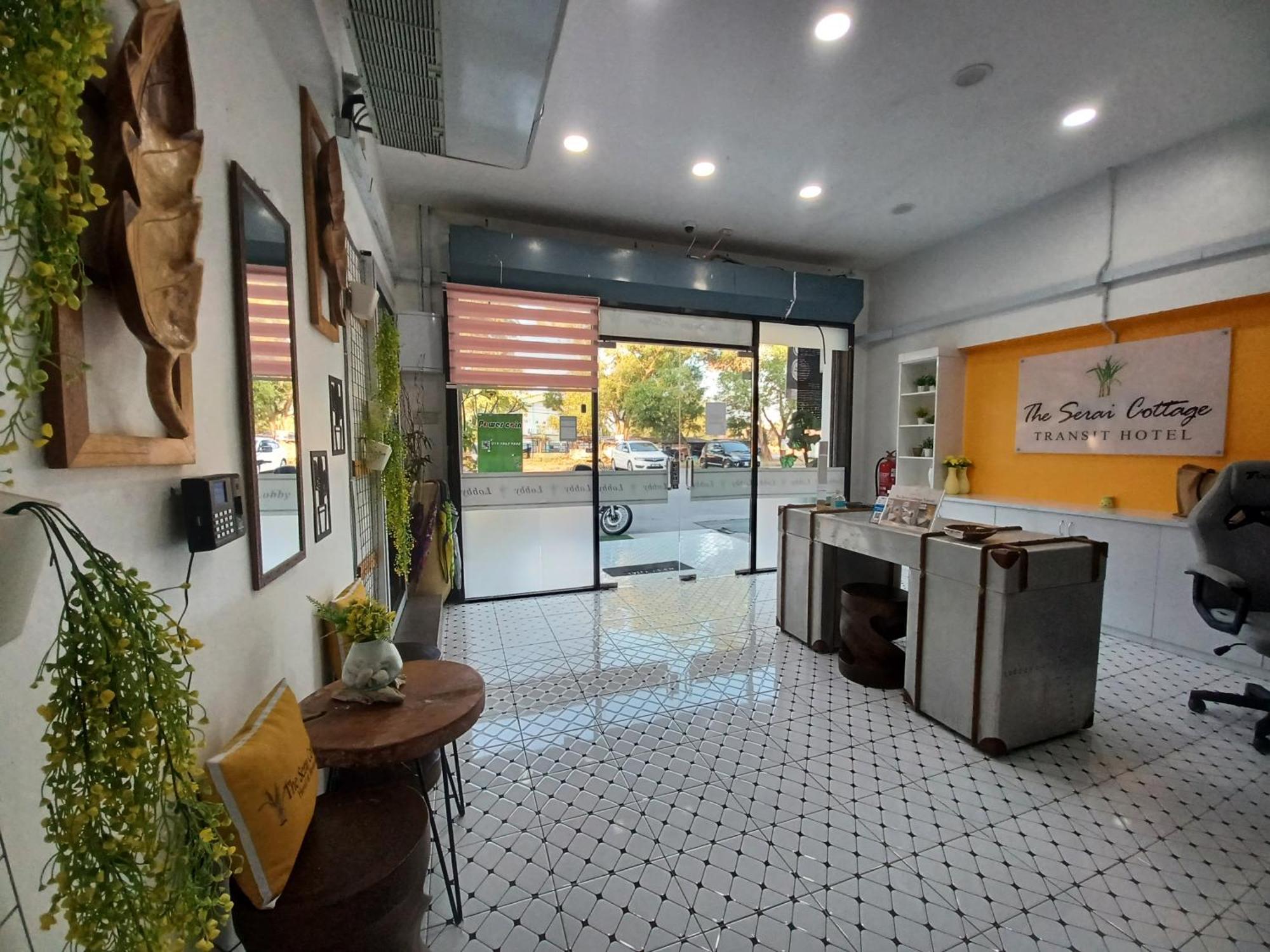 The Serai Cottage Transit Hotel Kampong Gong Badak Bagian luar foto
