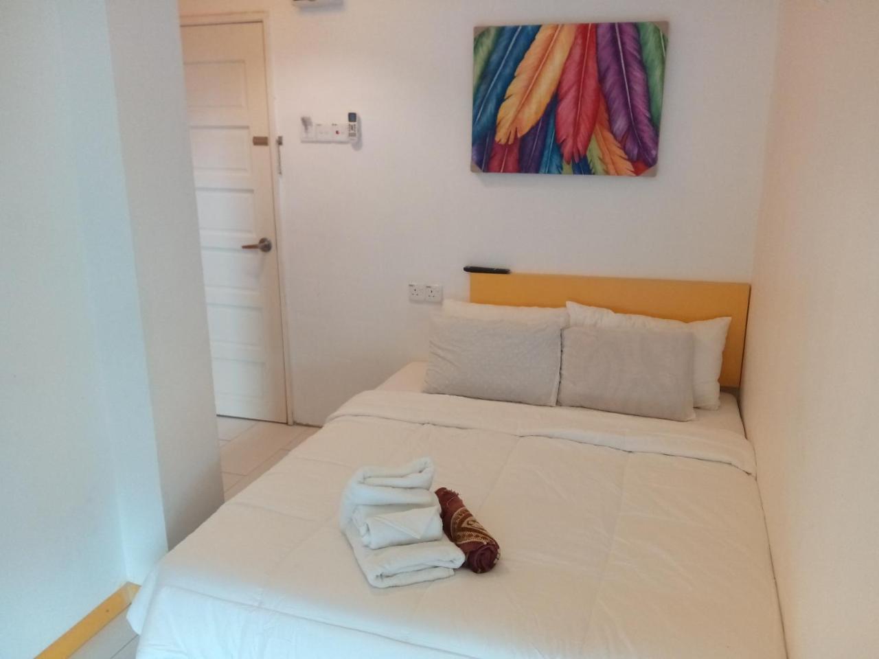 The Serai Cottage Transit Hotel Kampong Gong Badak Bagian luar foto