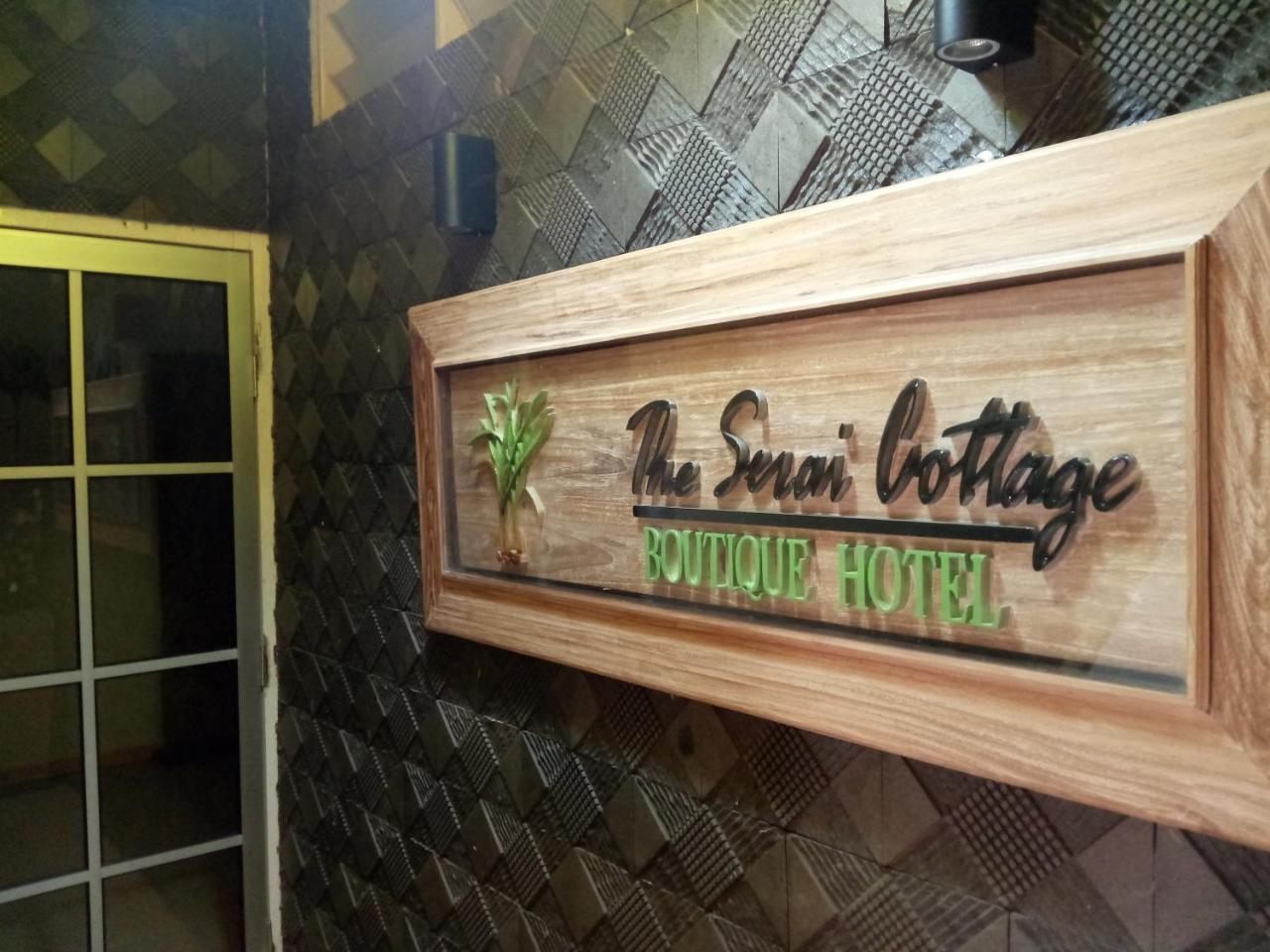 The Serai Cottage Transit Hotel Kampong Gong Badak Bagian luar foto