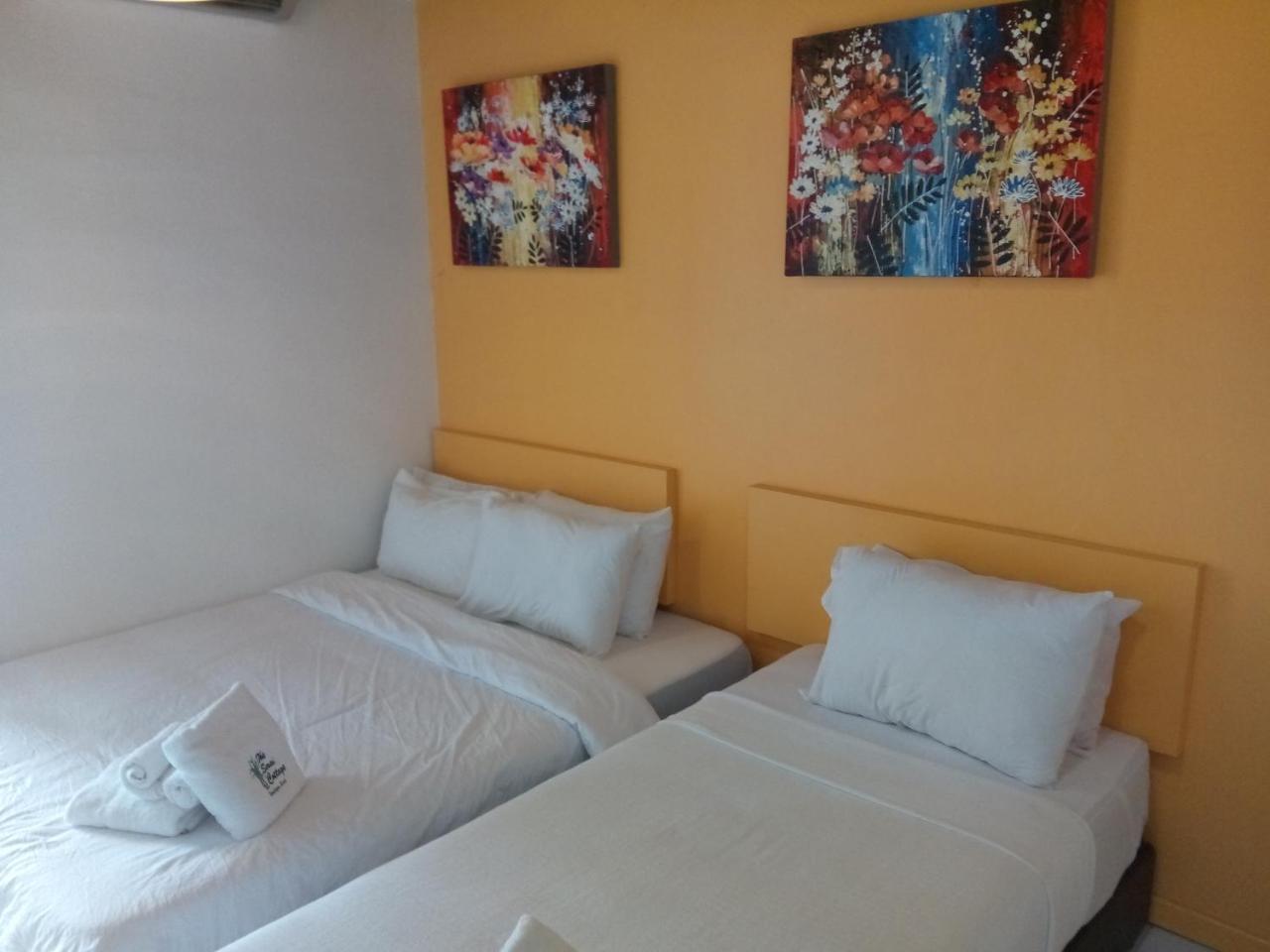 The Serai Cottage Transit Hotel Kampong Gong Badak Bagian luar foto