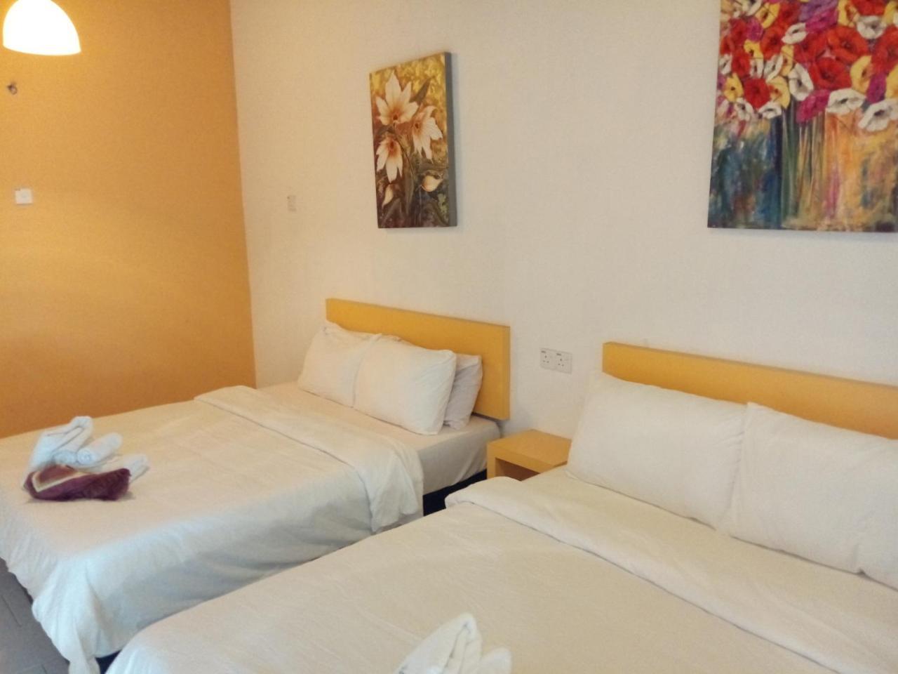 The Serai Cottage Transit Hotel Kampong Gong Badak Bagian luar foto