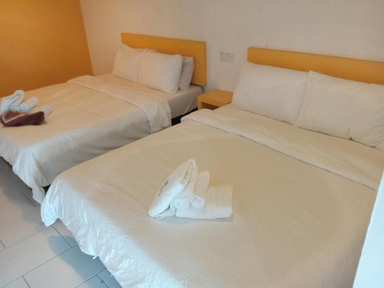 The Serai Cottage Transit Hotel Kampong Gong Badak Bagian luar foto