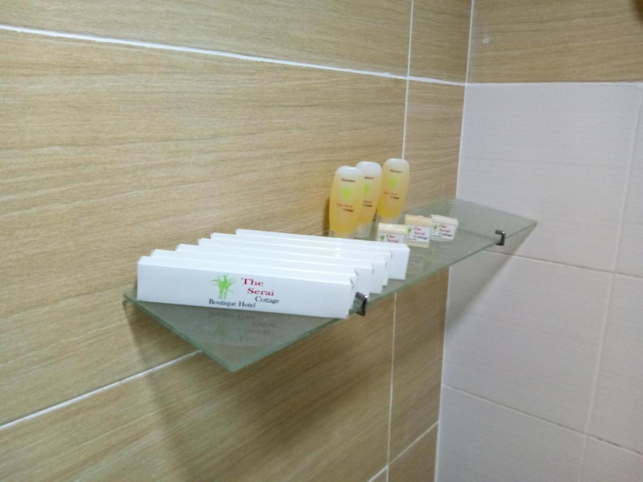 The Serai Cottage Transit Hotel Kampong Gong Badak Bagian luar foto