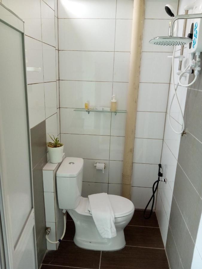 The Serai Cottage Transit Hotel Kampong Gong Badak Bagian luar foto